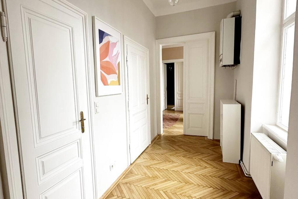 Ruhige & Grosse Altbauwohnung 7Min Zum Zentrum Βιέννη Εξωτερικό φωτογραφία